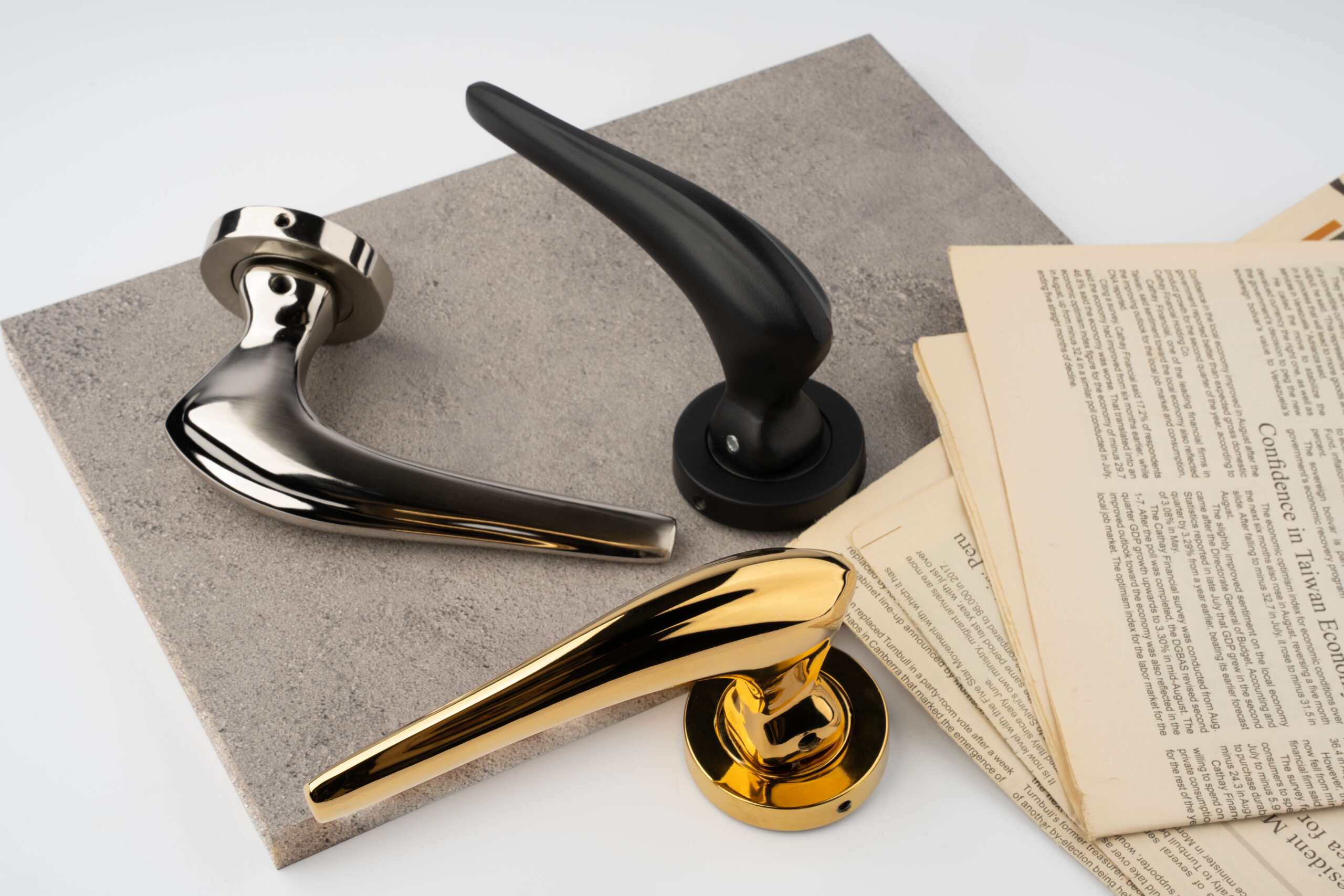 مزایا دستگیره رزت؛ زیبایی، امنیت و کارایی 2 سه مدل مختلف دستگیره رزت با طراحی مدرن در رنگهای متنوع